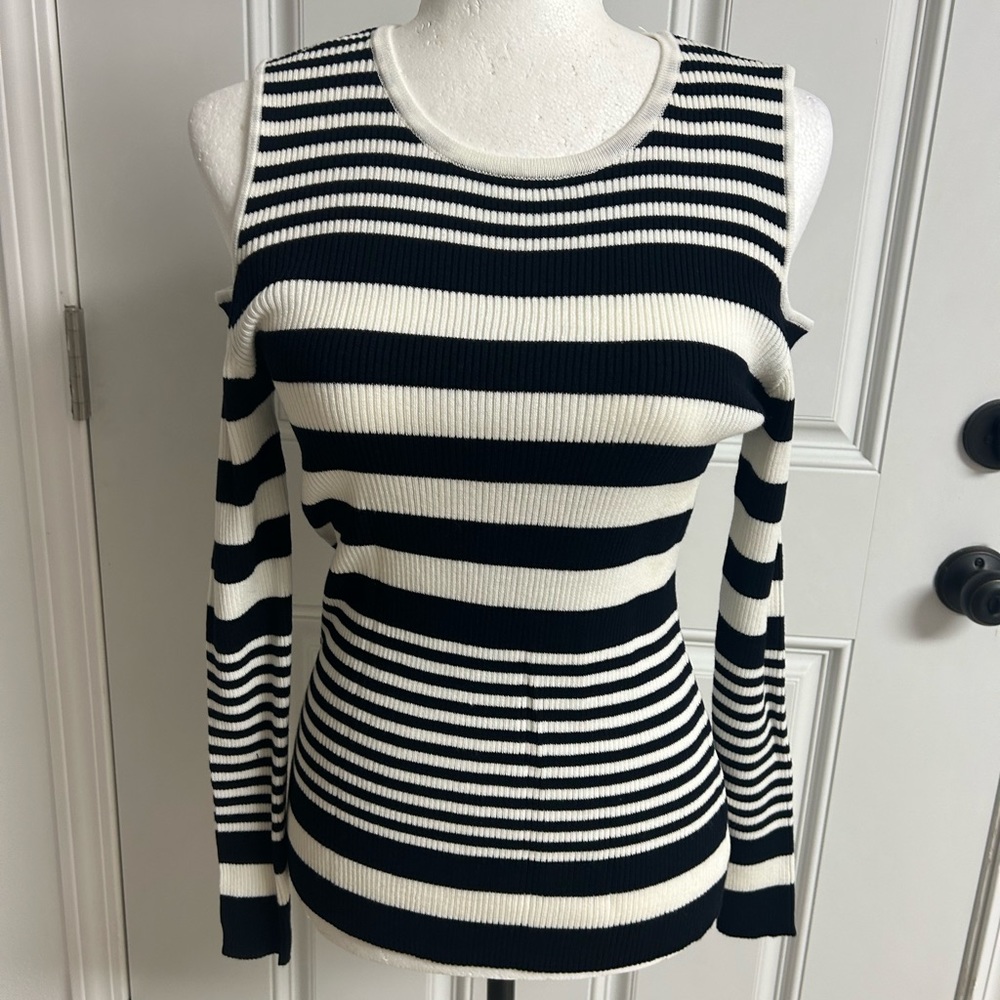 NY&Co Black & White Cold Shoulder Top NWT Medium